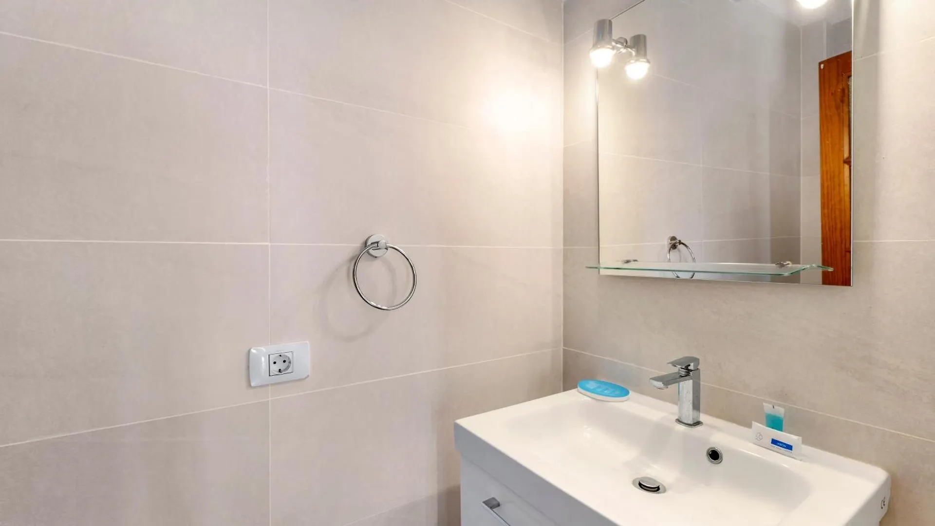 Duplex Altemar Playa Las Americas By Paramount Holidays Arona  0*, Arona (Tenerife)